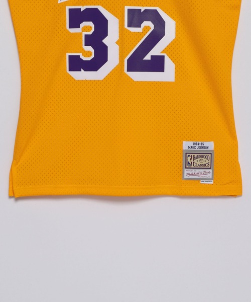 Mitchell&Ness（ミッチェル&ネス）の「Mitchell&Ness 　NBA SWINGMAN HOME JERSEY LAKERS 84 MAGIC JOHNSON（タンクトップ・メンズ・イエロー・L/XL/M）」の4枚目の写真