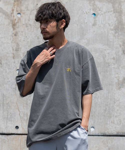 SILVER BULLET(シルバーバレット)の「『CavariA/キャバリア』ピグメント刺繍TEE(Tシャツ/カットソー・メンズ・サックスブルー/イエロー/ブラック・L/M)」の2枚目の写真