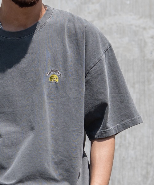 SILVER BULLET(シルバーバレット)の「『CavariA/キャバリア』ピグメント刺繍TEE(Tシャツ/カットソー・メンズ・サックスブルー/イエロー/ブラック・L/M)」の4枚目の写真