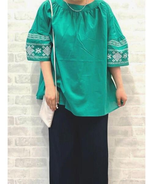 Lugnoncure（ルノンキュール）の「袖刺繍ブラウス（シャツ