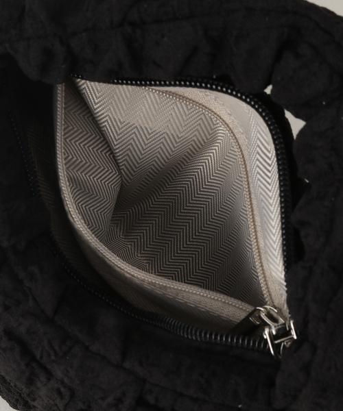 JOINT WORKS（ジョイントワークス）の「シャーリングハンドバッグ（ハンドバッグ・レディース・ブラック/ホワイト/イエロー/パープル・FREE）」の13枚目の写真