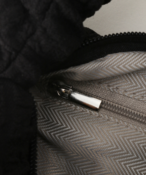 JOINT WORKS（ジョイントワークス）の「シャーリングハンドバッグ（ハンドバッグ・レディース・ブラック/ホワイト/イエロー/パープル・FREE）」の10枚目の写真