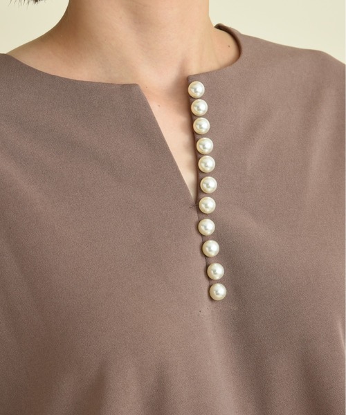 INTERPLANET(インタープラネット)の「カットジョーゼットパール付きブラウス(シャツ/ブラウス・レディース・ブラック/オフホワイト/モカ・FREE)」の20枚目の写真