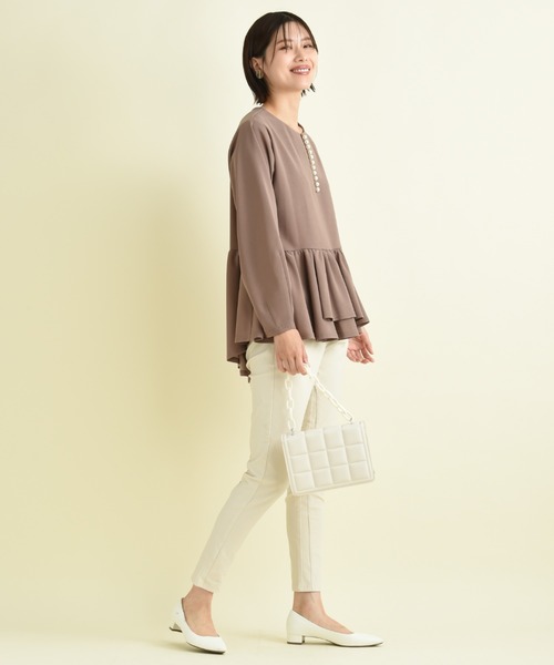 INTERPLANET(インタープラネット)の「カットジョーゼットパール付きブラウス(シャツ/ブラウス・レディース・ブラック/オフホワイト/モカ・FREE)」の22枚目の写真