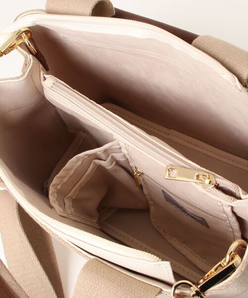 Q(キュー)の「パーテーショントート(トートバッグ・レディース・ブラック/アイボリー・ONE SIZE)」の13枚目の写真