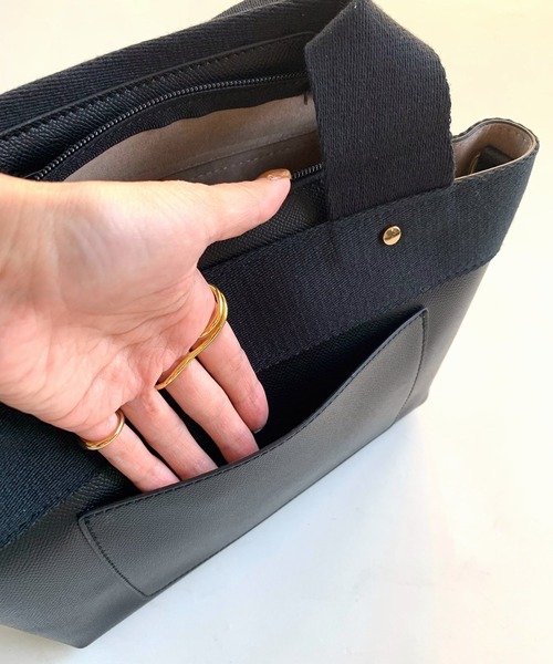 Q(キュー)の「パーテーショントート(トートバッグ・レディース・ブラック/アイボリー・ONE SIZE)」の4枚目の写真