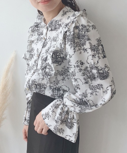 AS KNOW AS plus(アズノゥアズプラス)の「☆色々キラボタン たてフリルブラウス(シャツ/ブラウス・レディース・ホワイト系/アイボリー系/ライトグリーン系/ホワイト系1/ブラック系1/アイボリー系1・FREE)」の2枚目の写真