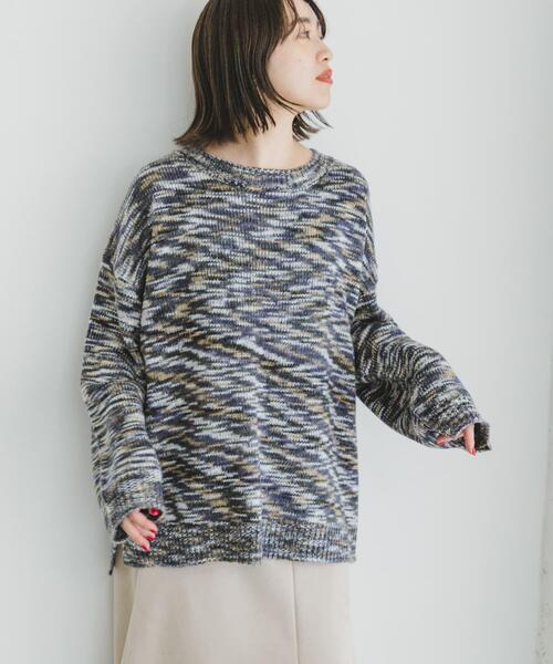 ITEMS URBANRESEARCH（アイテムズ アーバンリサーチ）の「『ユニセックス』カラーメランジクルーネックニット（ニット/セーター・レディース・ブラック/パープル/ブルー・FREE）」の22枚目の写真