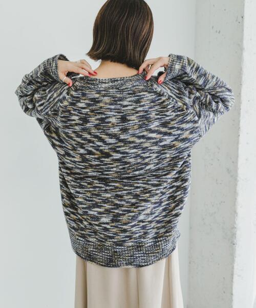 ITEMS URBANRESEARCH（アイテムズ アーバンリサーチ）の「『ユニセックス』カラーメランジクルーネックニット（ニット/セーター・レディース・ブラック/パープル/ブルー・FREE）」の4枚目の写真