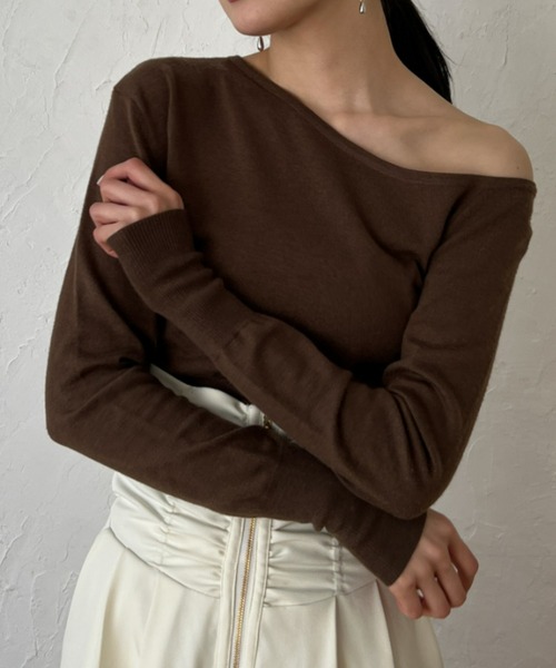 Olu.（オルドット）の「ワンショルダータイトニット（ニット/セーター・レディース・ピンク/ホワイト/オレンジ/ブラック/チャコールグレー/ブラウン/サーモンピンク・FREE）」の4枚目の写真