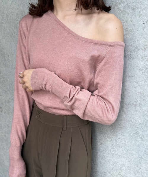 Olu.（オルドット）の「ワンショルダータイトニット（ニット/セーター・レディース・ピンク/ホワイト/オレンジ/ブラック/チャコールグレー/ブラウン/サーモンピンク・FREE）」の5枚目の写真
