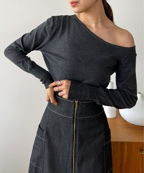 Olu.（オルドット）の「ワンショルダータイトニット（ニット/セーター・レディース・ピンク/ホワイト/オレンジ/ブラック/チャコールグレー/ブラウン/サーモンピンク・FREE）」の3枚目の写真