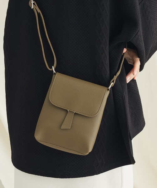 CRAFT STANDARD BOUTIQUE(クラフトスタンダードブティック)の「フラッププルショルダーバッグ(トートバッグ・レディース・ブラック/カーキ/シルバー・FREE)」の2枚目の写真