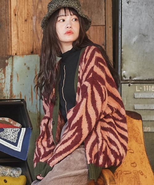 CUBE SUGAR（キューブシュガー）の「モヘアタッチジャガードゼブラ柄Vネックカーディガン（カーディガン/ボレロ・レディース・グレー/ピンク/ブルー・M）」の3枚目の写真