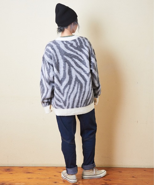 CUBE SUGAR（キューブシュガー）の「モヘアタッチジャガードゼブラ柄Vネックカーディガン（カーディガン/ボレロ・レディース・グレー/ピンク/ブルー・M）」の7枚目の写真