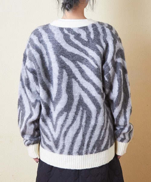 CUBE SUGAR（キューブシュガー）の「モヘアタッチジャガードゼブラ柄Vネックカーディガン（カーディガン/ボレロ・レディース・グレー/ピンク/ブルー・M）」の14枚目の写真
