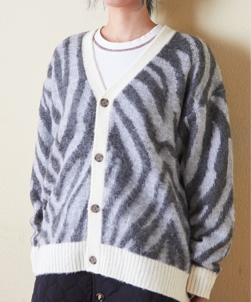 CUBE SUGAR（キューブシュガー）の「モヘアタッチジャガードゼブラ柄Vネックカーディガン（カーディガン/ボレロ・レディース・グレー/ピンク/ブルー・M）」の15枚目の写真