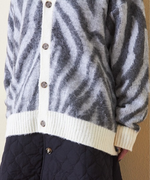 CUBE SUGAR（キューブシュガー）の「モヘアタッチジャガードゼブラ柄Vネックカーディガン（カーディガン/ボレロ・レディース・グレー/ピンク/ブルー・M）」の17枚目の写真