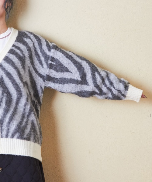 CUBE SUGAR（キューブシュガー）の「モヘアタッチジャガードゼブラ柄Vネックカーディガン（カーディガン/ボレロ・レディース・グレー/ピンク/ブルー・M）」の12枚目の写真
