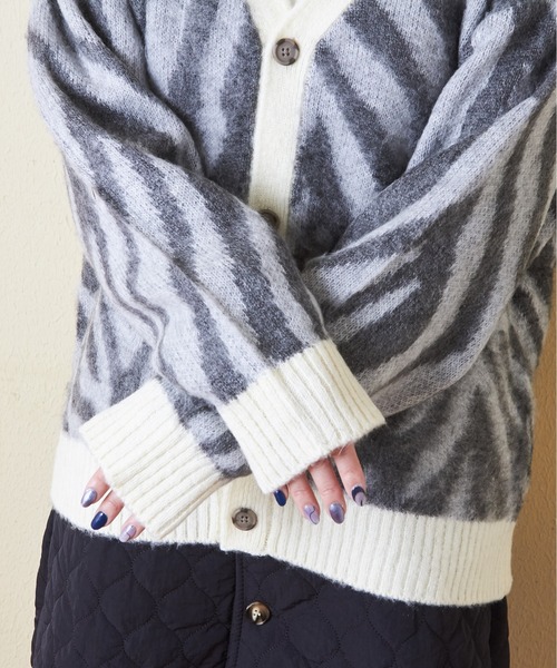 CUBE SUGAR（キューブシュガー）の「モヘアタッチジャガードゼブラ柄Vネックカーディガン（カーディガン/ボレロ・レディース・グレー/ピンク/ブルー・M）」の18枚目の写真