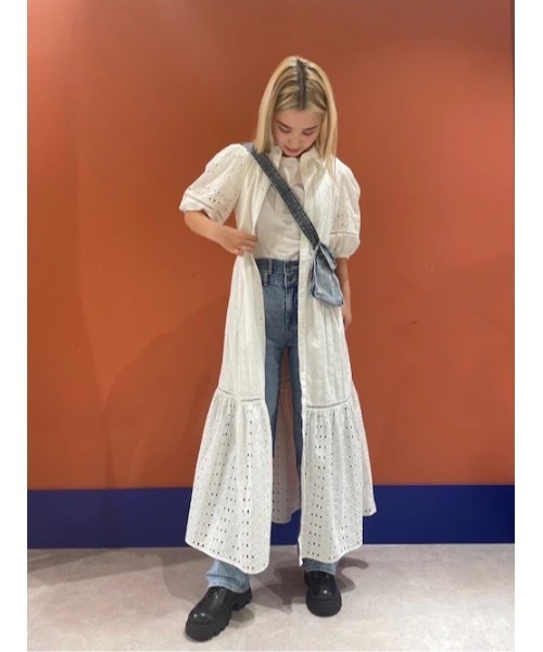 Desigual(デシグアル)の「刺繍 ミディシャツワンピース(ワンピース・レディース・ホワイト・M/L/XL/S/XS)」の11枚目の写真