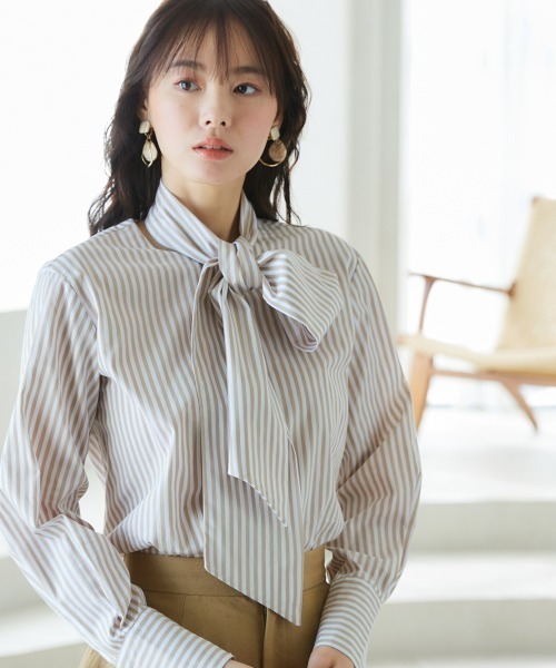 miclat（ミクラ）の「大きいサイズ　ストライプリボンタイシャツ　miclat（シャツ/ブラウス・レディース・ベージュ系1/ネイビー系・L/4L/5L/LL/3L）」の3枚目の写真