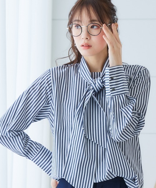 miclat（ミクラ）の「大きいサイズ　ストライプリボンタイシャツ　miclat（シャツ/ブラウス・レディース・ベージュ系1/ネイビー系・L/4L/5L/LL/3L）」の4枚目の写真