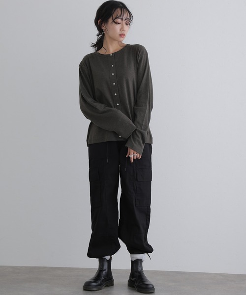ElegChic(エレグシック)の「ボタンクルーネックカーディガン(カーディガン/ボレロ・レディース・ブラック/杢グレー/バーガンディー/カーキ/チャコールグレー・XL/4L/M)」の14枚目の写真