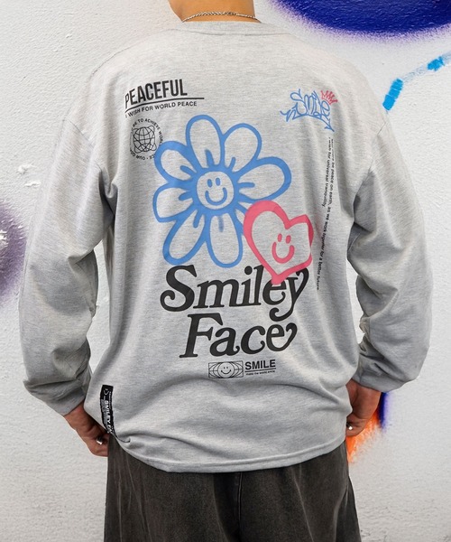 SMILEY FACE(スマイリーフェイス)の「【GROOVY STORE】SMILEY FACE オーバーサイズ プリントロングスリーブTシャツ(Tシャツ/カットソー・メンズ・ブラック/ホワイト系その他2/ホワイト/ブラック系その他2/ネイビー/ミント/ラベンダー/ライトブラック/インディゴブルー/杢グレー/ブラック系その他3/ホワイト系その他3・L/LL/M)」の9枚目の写真