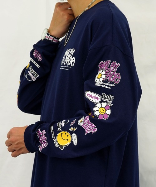 SMILEY FACE(スマイリーフェイス)の「【GROOVY STORE】SMILEY FACE オーバーサイズ プリントロングスリーブTシャツ(Tシャツ/カットソー・メンズ・ブラック/ホワイト系その他2/ホワイト/ブラック系その他2/ネイビー/ミント/ラベンダー/ライトブラック/インディゴブルー/杢グレー/ブラック系その他3/ホワイト系その他3・L/LL/M)」の11枚目の写真