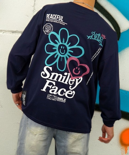 SMILEY FACE(スマイリーフェイス)の「【GROOVY STORE】SMILEY FACE オーバーサイズ プリントロングスリーブTシャツ(Tシャツ/カットソー・メンズ・ブラック/ホワイト系その他2/ホワイト/ブラック系その他2/ネイビー/ミント/ラベンダー/ライトブラック/インディゴブルー/杢グレー/ブラック系その他3/ホワイト系その他3・L/LL/M)」の1枚目の写真
