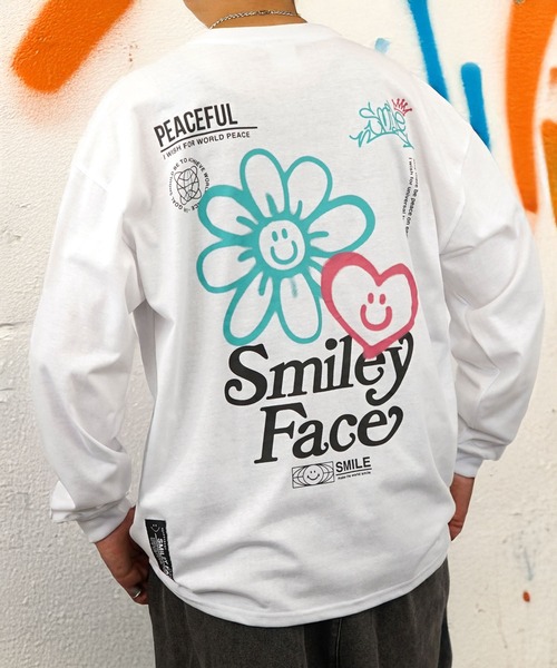 SMILEY FACE(スマイリーフェイス)の「【GROOVY STORE】SMILEY FACE オーバーサイズ プリントロングスリーブTシャツ(Tシャツ/カットソー・メンズ・ブラック/ホワイト系その他2/ホワイト/ブラック系その他2/ネイビー/ミント/ラベンダー/ライトブラック/インディゴブルー/杢グレー/ブラック系その他3/ホワイト系その他3・L/LL/M)」の4枚目の写真