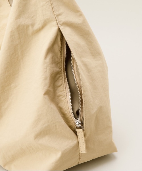 LE VERNIS（ル・ベルニ）の「≪予約数調整のため表示NG！≫《撥水》LE VERNIS(ル・ベルニ) Paracord one handle tote（トートバッグ・レディース・アイボリー/グレー/カーキ/ブラック・FREE）」の11枚目の写真