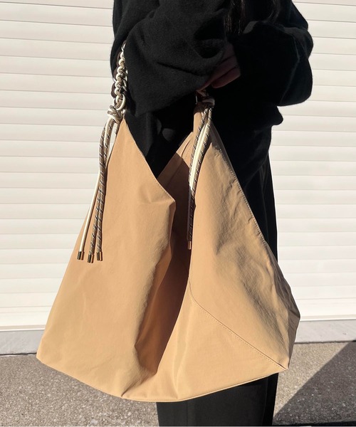 LE VERNIS（ル・ベルニ）の「LE VERNIS(ル・ベルニ) 《撥水》Paracord one handle tote（トートバッグ・レディース・アイボリー/グレー/カーキ/ブラック/ブルー/ベージュ/クリーム・FREE）」の17枚目の写真
