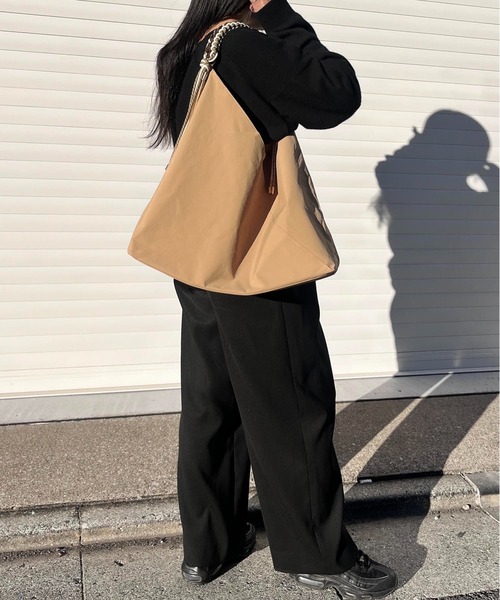 LE VERNIS（ル・ベルニ）の「LE VERNIS(ル・ベルニ) 《撥水》Paracord one handle tote（トートバッグ・レディース・アイボリー/グレー/カーキ/ブラック/ブルー/ベージュ/クリーム・FREE）」の19枚目の写真