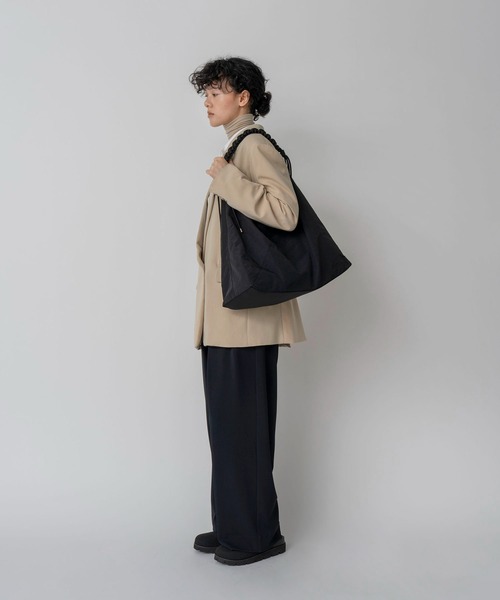 LE VERNIS(ル・ベルニ)の「LE VERNIS(ル・ベルニ) 《撥水》Paracord one handle tote(トートバッグ・レディース・アイボリー/グレー/カーキ/ブラック/ブルー/ベージュ/クリーム・FREE)」の22枚目の写真