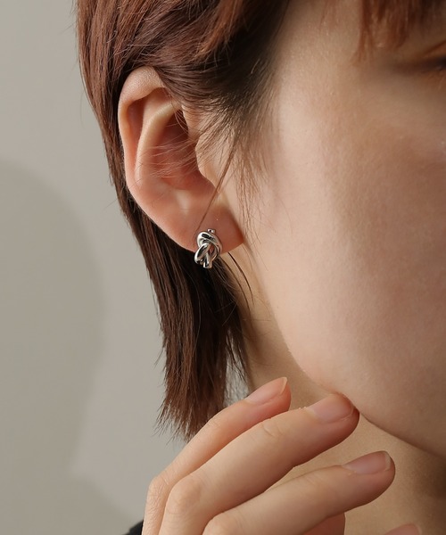 ORLEAN(オルレアン)の「金属アレルギー対応 ノットデザインピアス サージカルステンレス(ピアス(両耳用)・レディース・ゴールド/シルバー・フリー)」の7枚目の写真