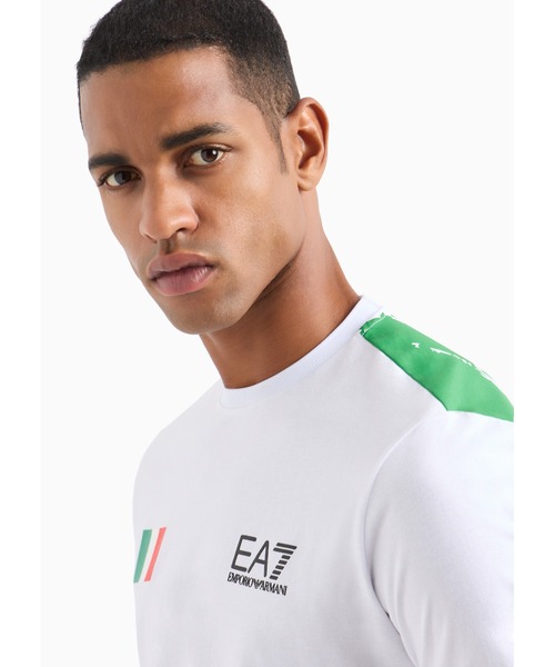 EMPORIO ARMANI EA7（エンポリオアルマーニイーエーセブン）の「【エンポリオ アルマーニ EA7】Graphic Series クルーネックTシャツ コットン フラッグ（Tシャツ/カットソー・メンズ・ホワイト系その他2・LARGE/MEDIUM/SMALL/X-LARGE/X-SMALL）」の2枚目の写真