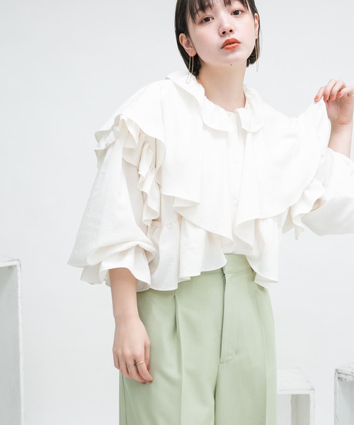 KBF（ケイビーエフ）の「ワイドフリルカラーブラウス（シャツ/ブラウス・レディース・アイボリー/ブルー系その他/オレンジ系その他・ONE）」の4枚目の写真