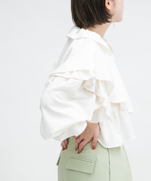 KBF（ケイビーエフ）の「ワイドフリルカラーブラウス（シャツ/ブラウス・レディース・アイボリー/ブルー系その他/オレンジ系その他・ONE）」の6枚目の写真