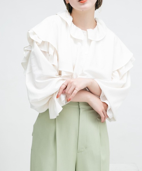 KBF（ケイビーエフ）の「ワイドフリルカラーブラウス（シャツ/ブラウス・レディース・アイボリー/ブルー系その他/オレンジ系その他・ONE）」の8枚目の写真