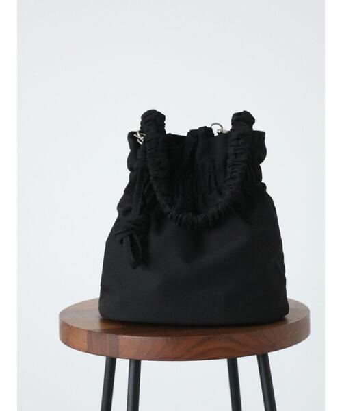 Lugnoncure（ルノンキュール）の「持ち手フリル巾着バッグ（ハンドバッグ・レディース・グリーン/イエロー/ブラック・F）」の2枚目の写真