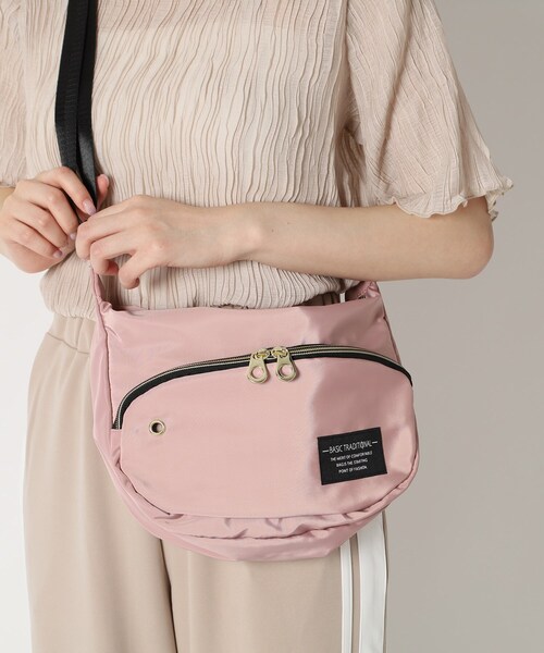 Ober Tashe(オーバータッシェ)の「防花粉 軽量 高密度ポリ半月ミニショルダー(ショルダーバッグ・レディース・ブラック/ベージュ/ネイビー/グレー/カーキ/ブルー/ピンク系・FREE)」の7枚目の写真