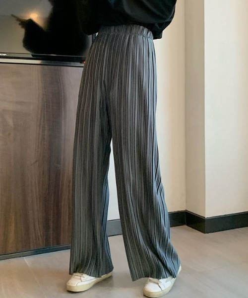 GEMEDA(ジェメダ)の「ウエストゴム プリーツストレートパンツ(その他パンツ・レディース・ブラック/ダークグレー・M)」の2枚目の写真