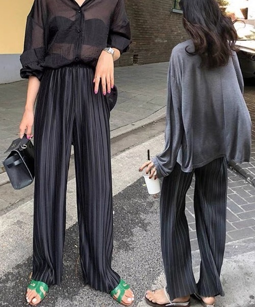 GEMEDA(ジェメダ)の「ウエストゴム プリーツストレートパンツ(その他パンツ・レディース・ブラック/ダークグレー・M)」の3枚目の写真