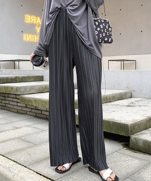 GEMEDA(ジェメダ)の「ウエストゴム プリーツストレートパンツ(その他パンツ・レディース・ブラック/ダークグレー・M)」の5枚目の写真