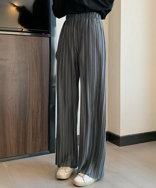 GEMEDA(ジェメダ)の「ウエストゴム プリーツストレートパンツ(その他パンツ・レディース・ブラック/ダークグレー・M)」の11枚目の写真