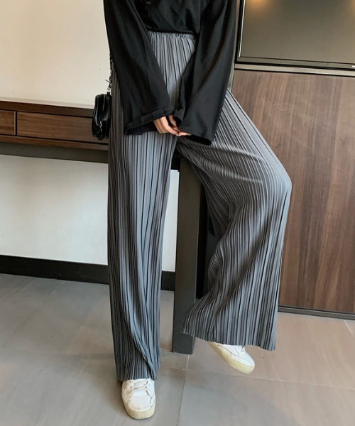 GEMEDA(ジェメダ)の「ウエストゴム プリーツストレートパンツ(その他パンツ・レディース・ブラック/ダークグレー・M)」の14枚目の写真