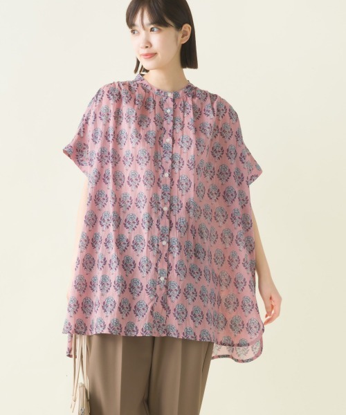 OMNES（オムネス）の「コットンボイル総柄ワイドシルエットギャザー半袖シャツ（シャツ/ブラウス・レディース・ブルー系その他/グリーン系その他/パープル/ブラック×ホワイト/ブラック×グリーン/アイボリー/パープル系その他/キナリ/ネイビー/ブラウン系その他/グリーン系その他2・FREE）」の10枚目の写真