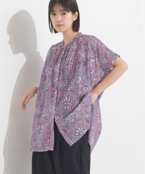 OMNES（オムネス）の「コットンボイル総柄ワイドシルエットギャザー半袖シャツ（シャツ/ブラウス・レディース・ブルー系その他/グリーン系その他/パープル/ブラック×ホワイト/ブラック×グリーン/アイボリー/パープル系その他/キナリ/ネイビー/ブラウン系その他/グリーン系その他2・FREE）」の11枚目の写真